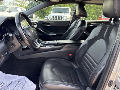 Used 2019 Toyota Avalon Touring w/ Advanced Safety Package FWD image 11
