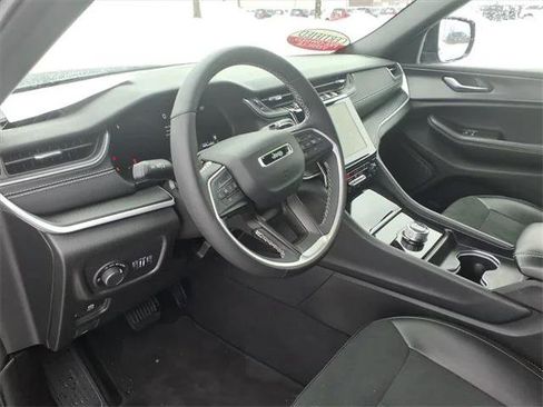 Certified 2025 Jeep Grand Cherokee L Altitude image 7