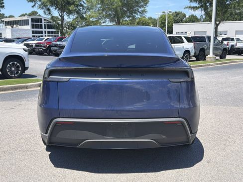 Used 2026 Tesla Model Y 2WD image 11