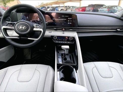 New 2026 Hyundai Elantra Limited FWD image 5