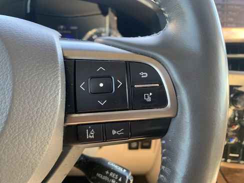 Used 2020 Lexus LX 570 4WD w/ 3rd Row & Luxury Pkg image 20