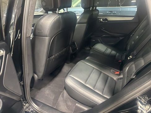 Used 2020 Porsche Macan Turbo image 9