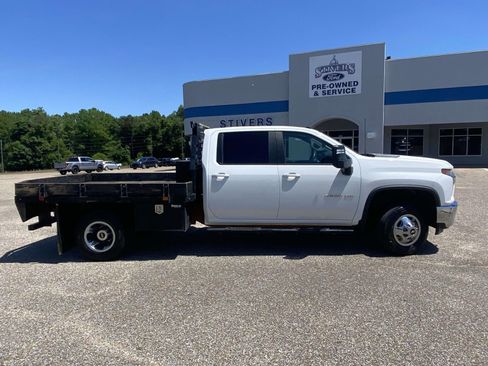 Used 2022 Chevrolet Silverado 3500 LT w/ Remote Start Package AWD/4WD image 8