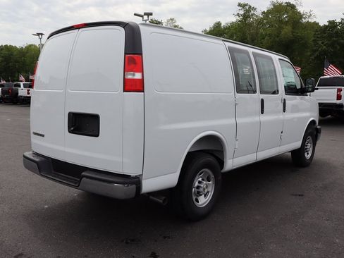 New 2025 Chevrolet Express 3500 w/ Chrome Appearance Package image 22
