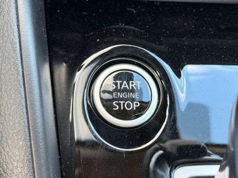 New 2025 Nissan Versa SR w/ Trunk Package image 27