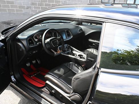 Used 2016 Dodge Challenger SRT Hellcat RWD image 11