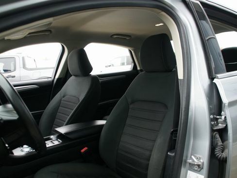 Used 2020 Ford Fusion SE image 15