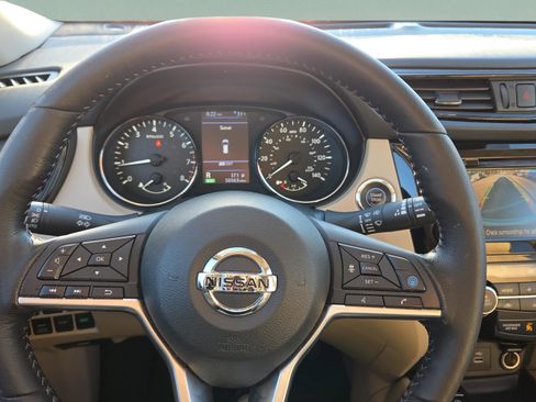 Used 2020 Nissan Rogue SV w/ Premium Package image 28