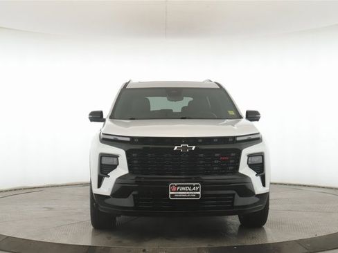 Used 2025 Chevrolet Traverse RS image 12