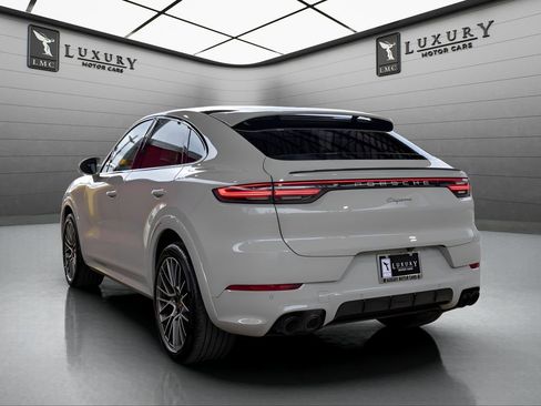 Used 2023 Porsche Cayenne Coupe AWD/4WD image 6