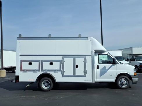 New 2026 Chevrolet Express 3500 w/ Power Convenience Package image 2