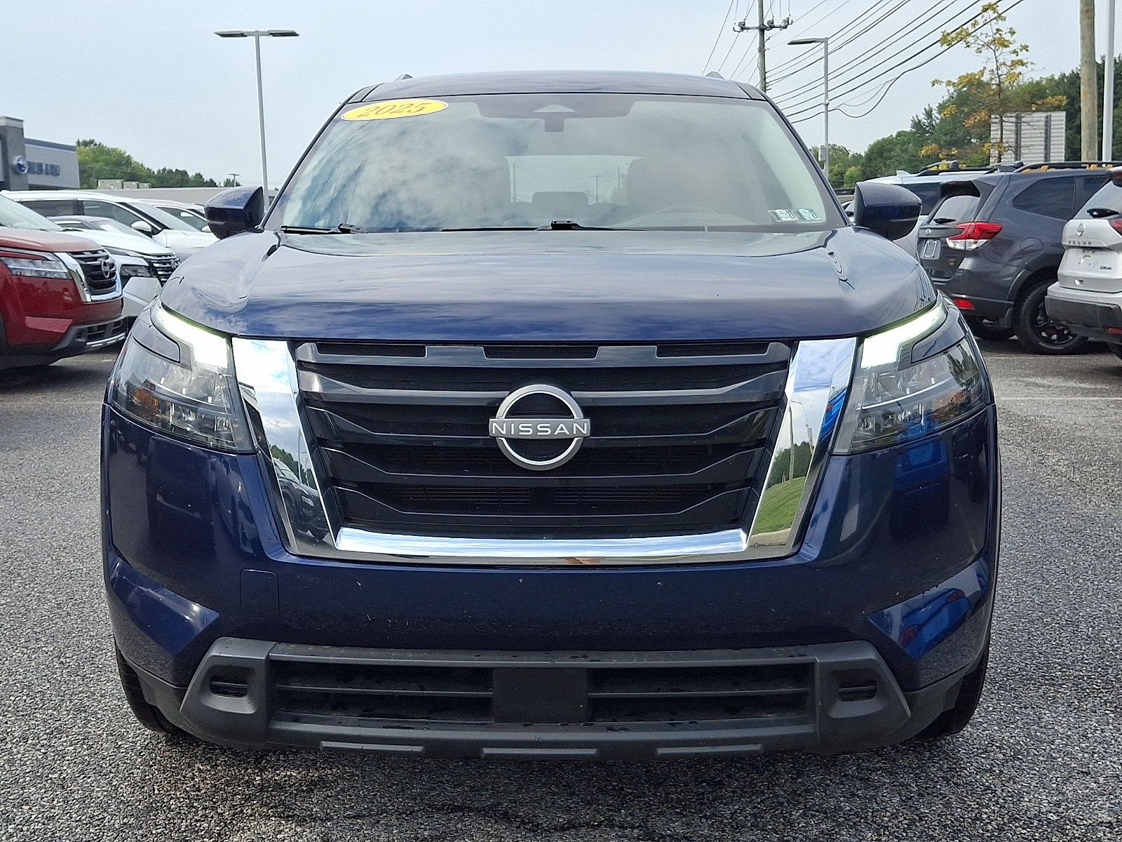 Certified 2025 Nissan Pathfinder SV AWD/4WD image 2
