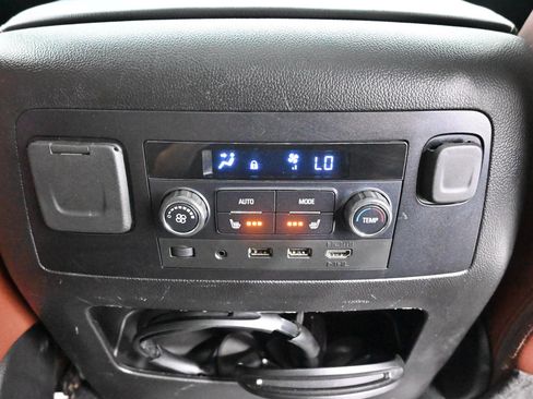 Used 2019 Chevrolet Tahoe Premier w/ Premier Plus Edition AWD/4WD image 36