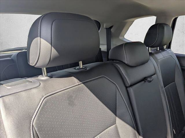 Used 2024 Volkswagen Tiguan SE w/ Panoramic Sunroof Package FWD image 19