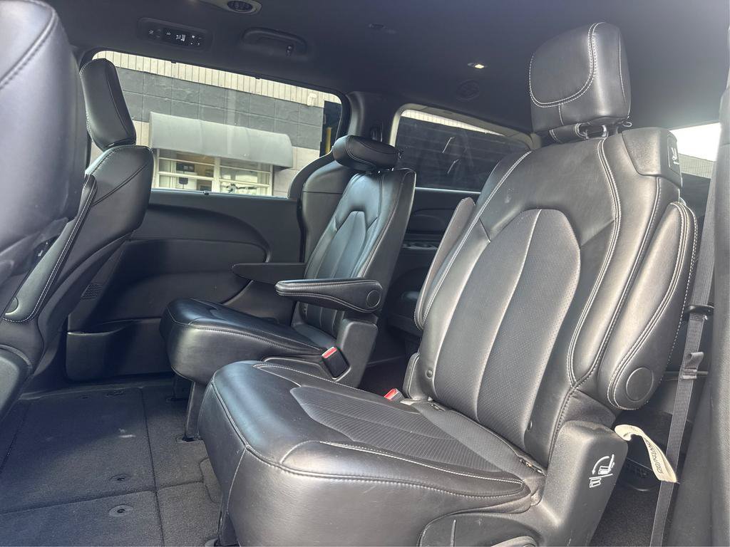 Used 2025 Chrysler Pacifica Select FWD image 10