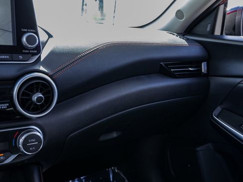 Used 2023 Nissan Sentra SR w/ SR Premium Package image 32