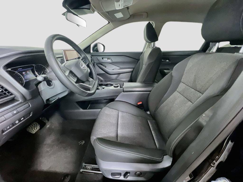 Used 2025 Nissan Rogue SV AWD/4WD image 18