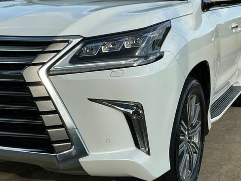 Used 2016 Lexus LX 570 4WD w/ Luxury Package image 12
