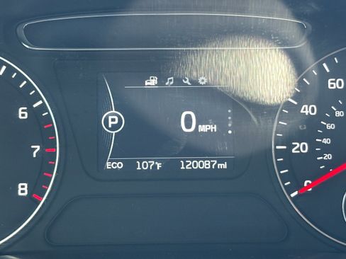Used 2017 Kia Sorento FWD image 14