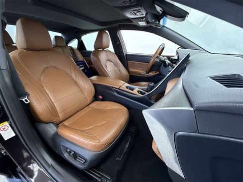 Used 2019 Toyota Avalon Limited image 13