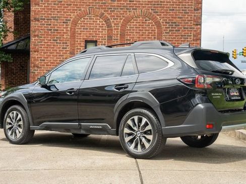 Used 2023 Subaru Outback Limited AWD/4WD image 7
