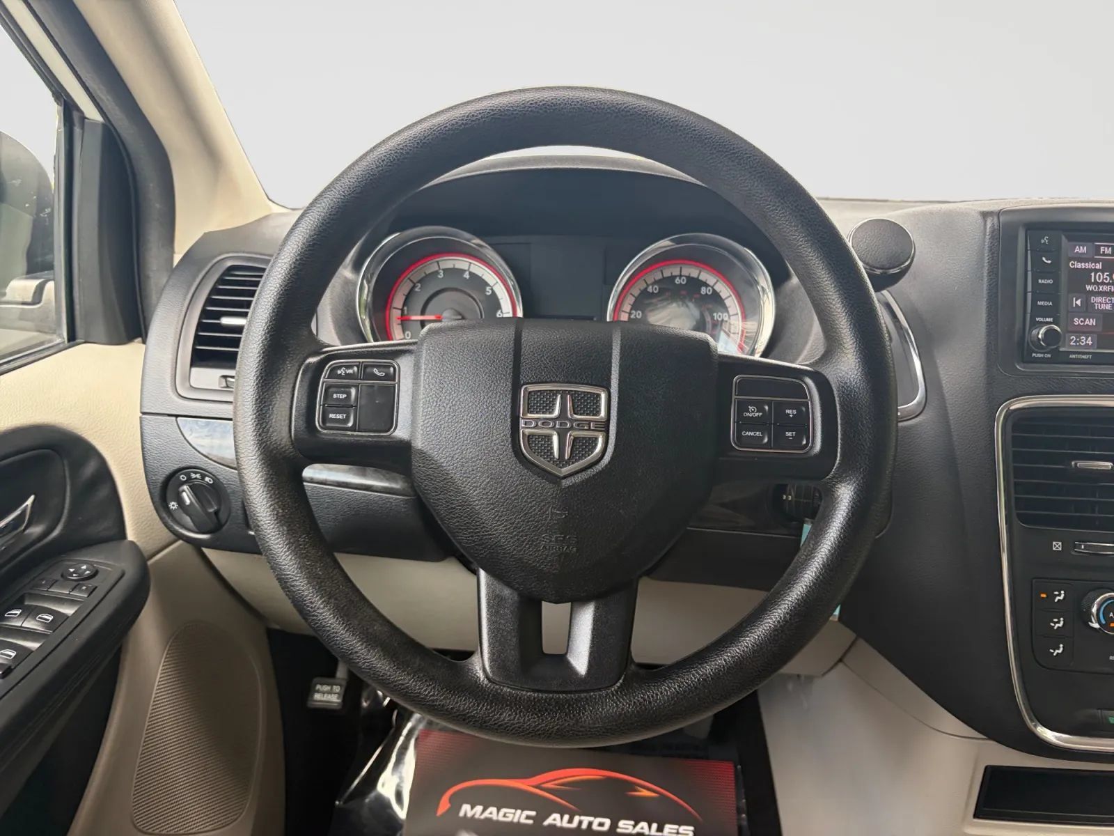 Used 2018 Dodge Grand Caravan SE w/ UConnect Hands-Free Group FWD image 28