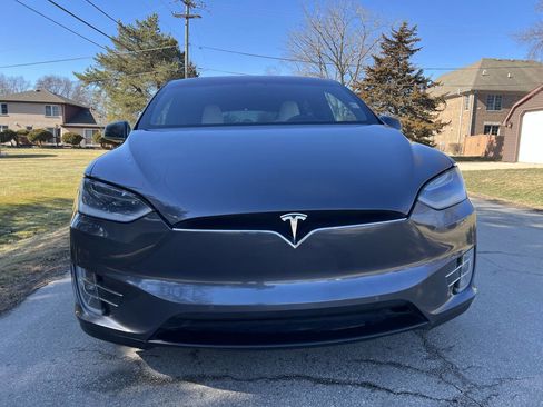 Used 2019 Tesla Model X 75D image 2