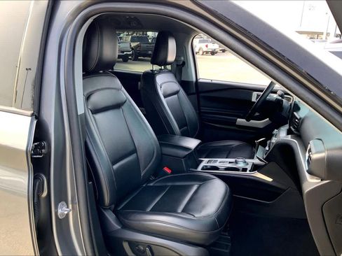 Used 2023 Ford Explorer XLT w/ Equipment Group 202A image 9