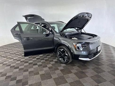 Certified 2023 Kia Niro Wind w/ Wind Preserve Package FWD image 14