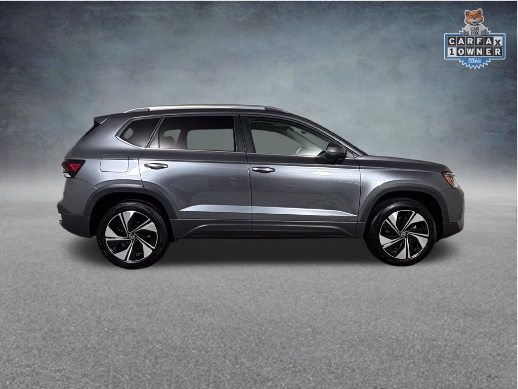 Used 2025 Volkswagen Taos SE AWD/4WD image 10