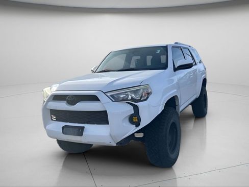 Used 2014 Toyota 4Runner SR5 image 8