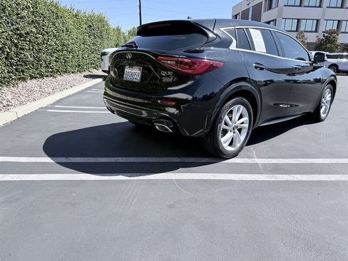 Used 2018 INFINITI QX30 FWD image 9