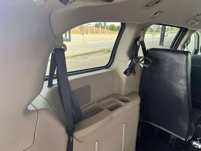 Used 2018 Dodge Grand Caravan SE FWD image 37
