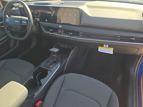 New 2025 Kia K4 LXS image 13
