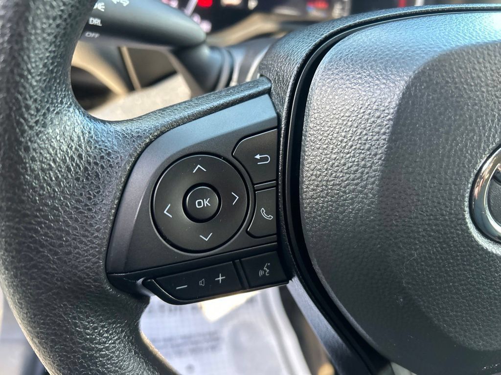 Used 2023 Toyota RAV4 LE AWD/4WD image 25