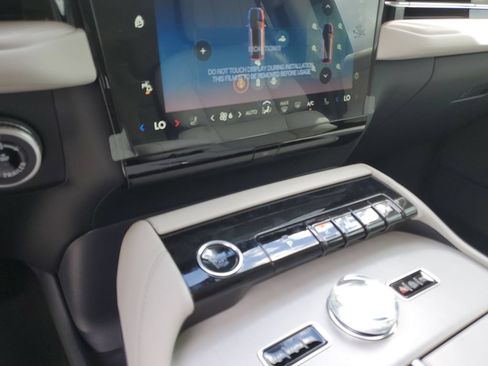 New 2026 Lincoln Navigator Premiere AWD/4WD image 29