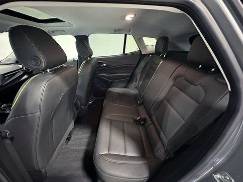 Used 2025 Chevrolet Trax ACTIV w/ Sunroof Package FWD image 18
