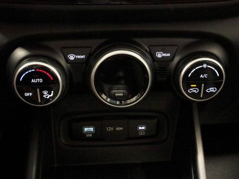 Certified 2025 Hyundai Venue SEL image 36