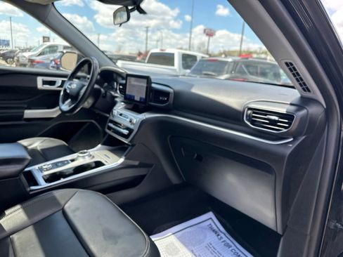 Used 2022 Ford Explorer XLT w/ Equipment Group 202A AWD/4WD image 40