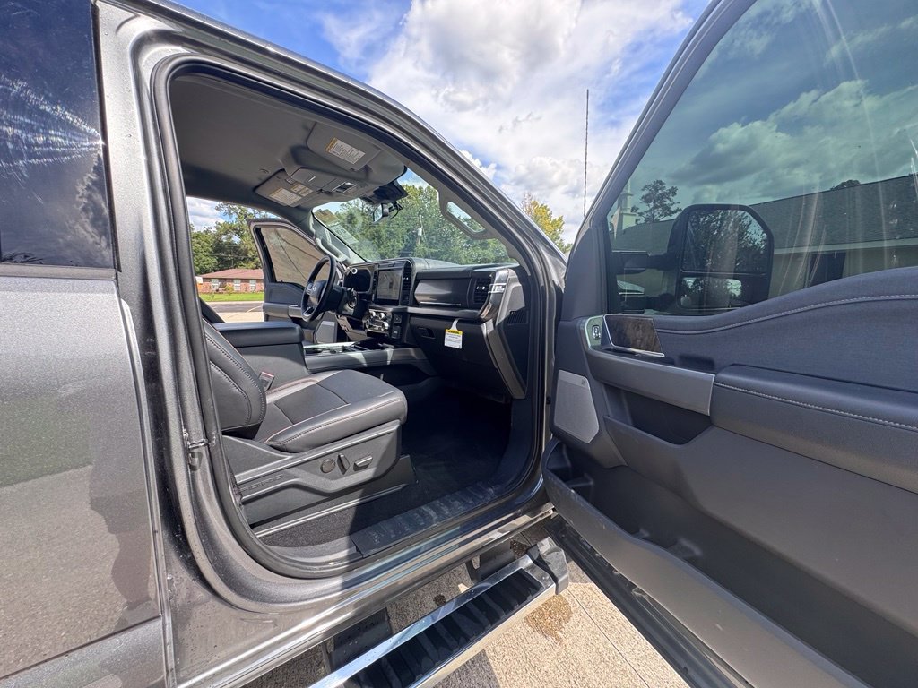 Used 2025 Ford F250 Lariat AWD/4WD image 24