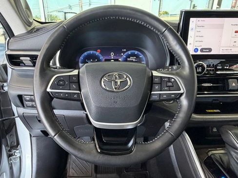 Used 2023 Toyota Highlander Platinum FWD image 24