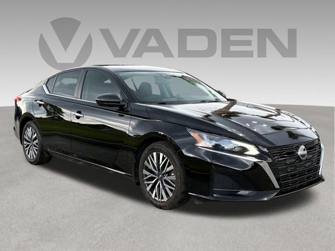 Used 2025 Nissan Altima 2.5 SV FWD image 29