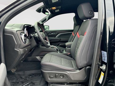 Certified 2025 Chevrolet Colorado Z71 w/ Midnight Edition image 19