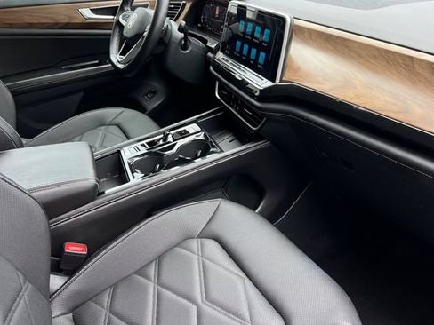 Used 2025 Volkswagen Atlas SE FWD image 19