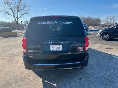 Used 2015 Dodge Grand Caravan SE image 4