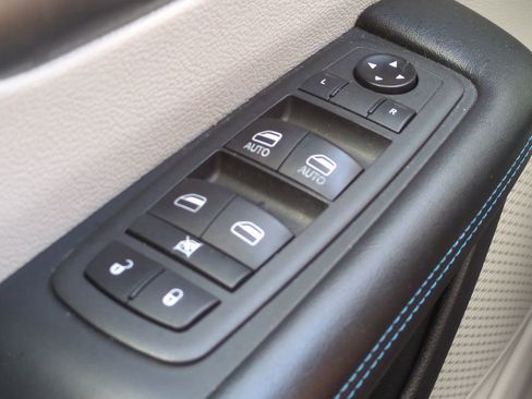 Certified 2021 Chrysler Pacifica Touring-L image 22