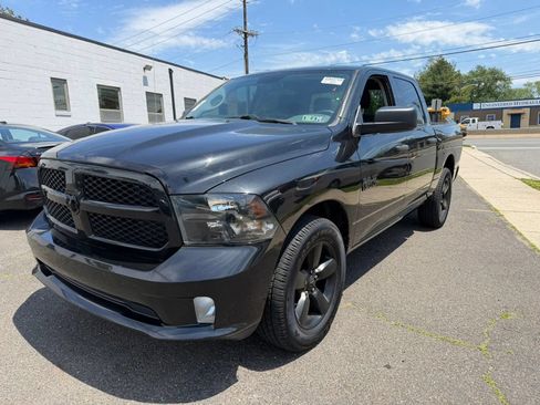 Used 2018 RAM 1500 Express w/ Black Ram 1500 Express Group AWD/4WD image 2