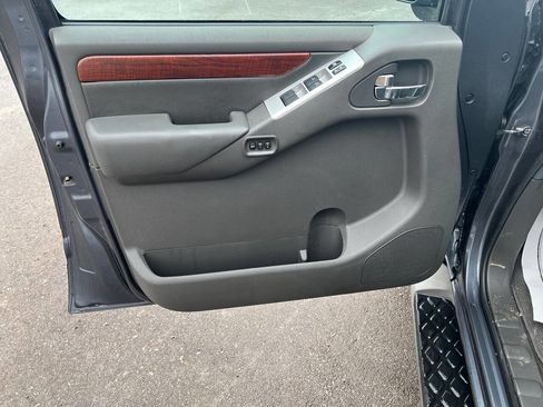 Used 2011 Nissan Pathfinder LE w/ Navigation Pkg image 19