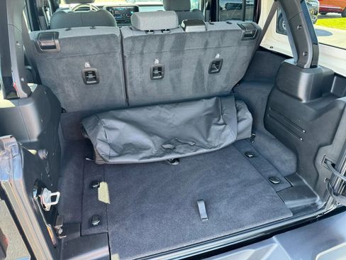 Used 2025 Jeep Wrangler Unlimited Sahara image 11