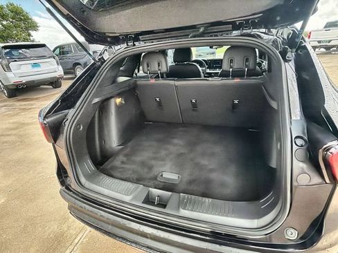 Used 2024 Chevrolet Trax RS w/ Sunroof Package FWD image 24